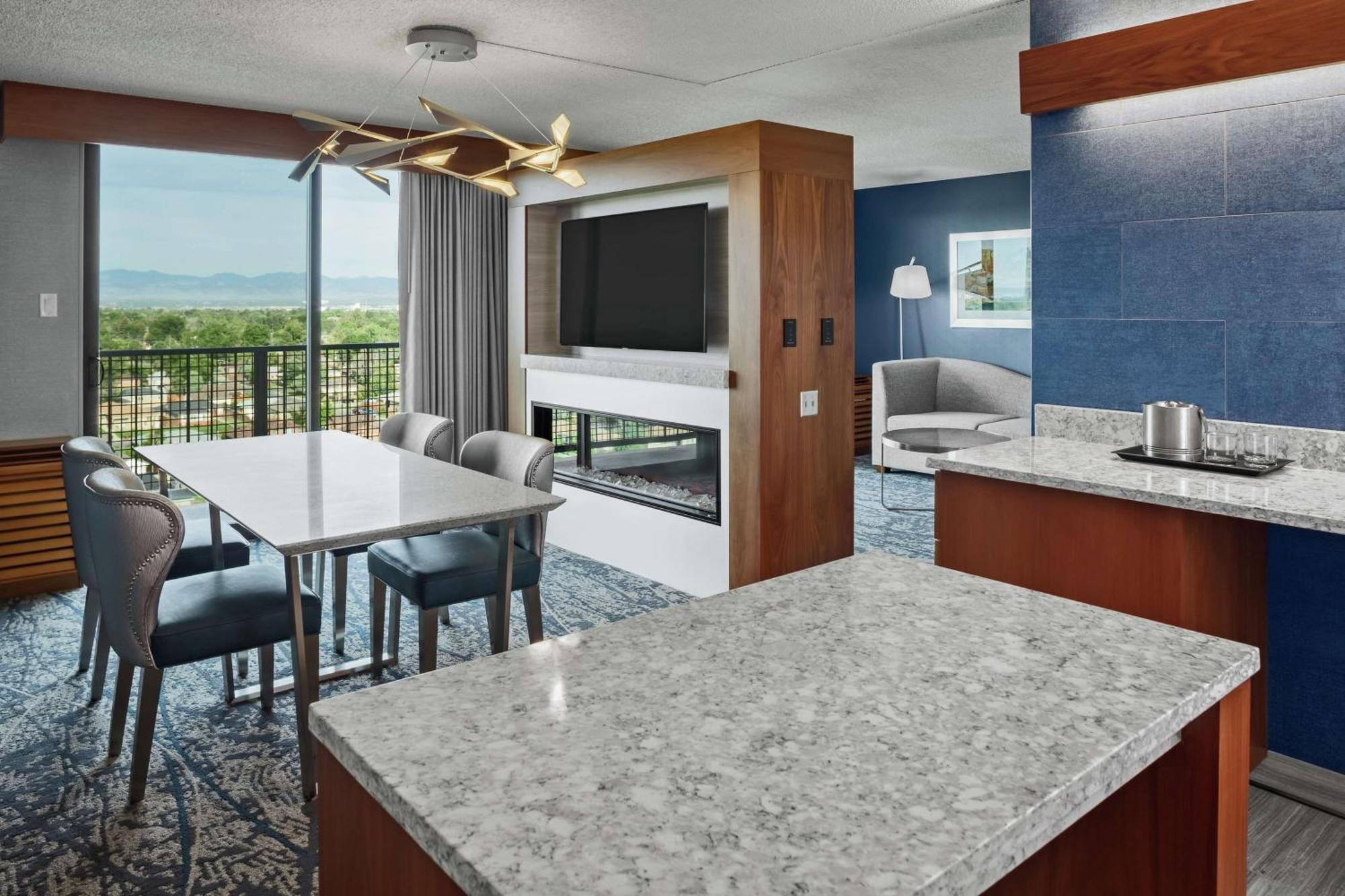 Doubletree By Hilton Hotel Denver Exterior photo