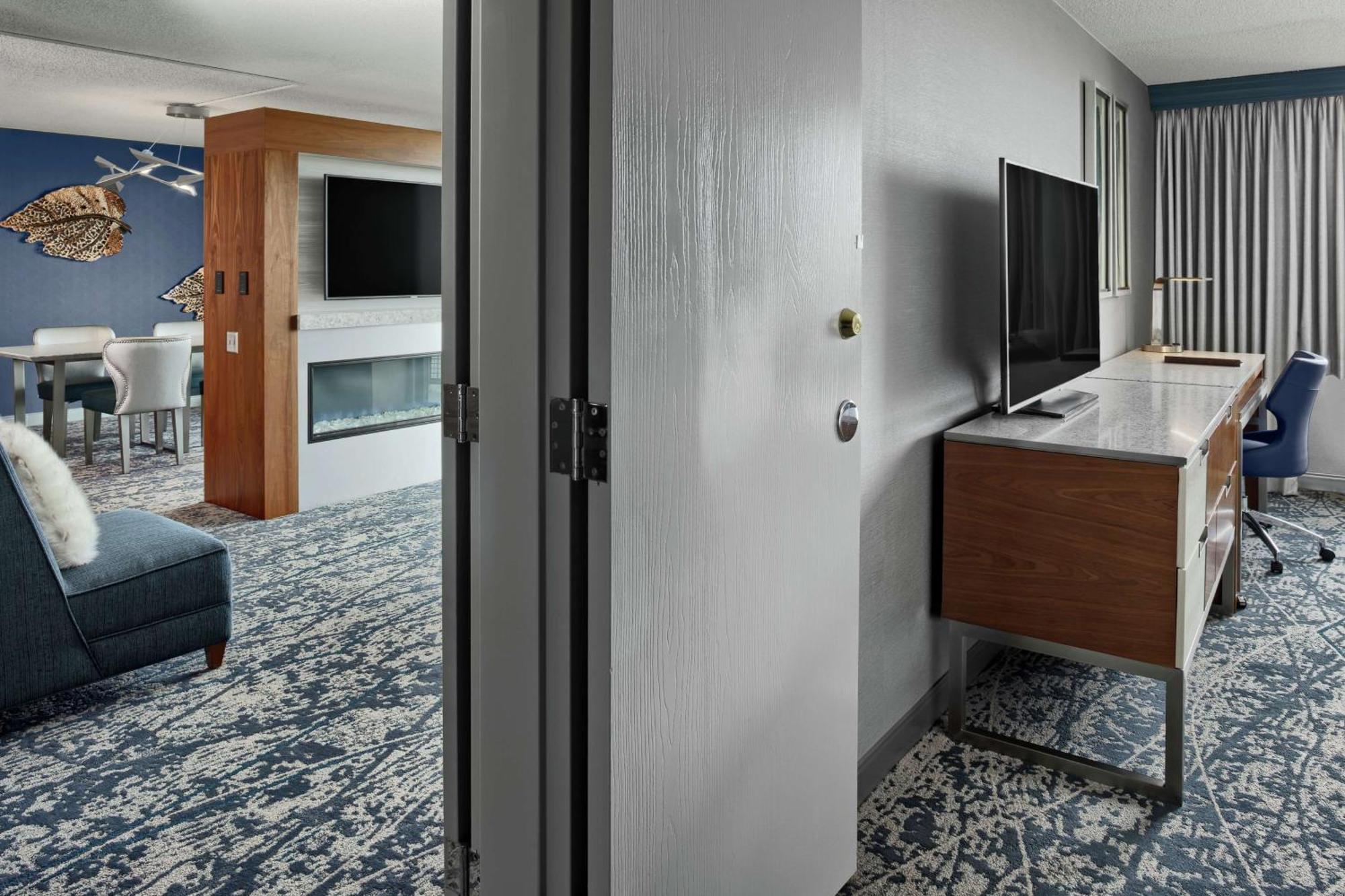 Doubletree By Hilton Hotel Denver Exterior photo