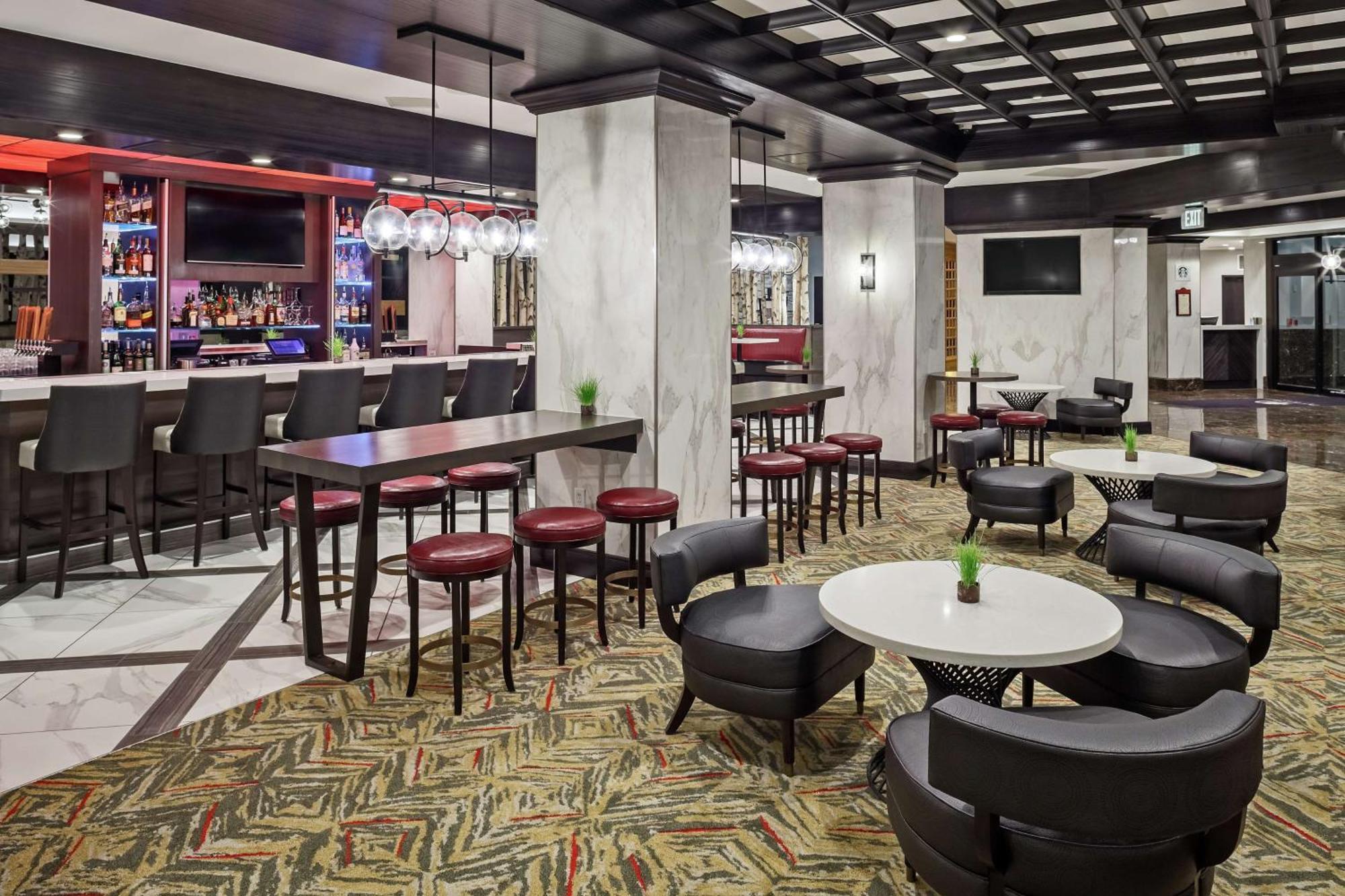 Doubletree By Hilton Hotel Denver Exterior photo