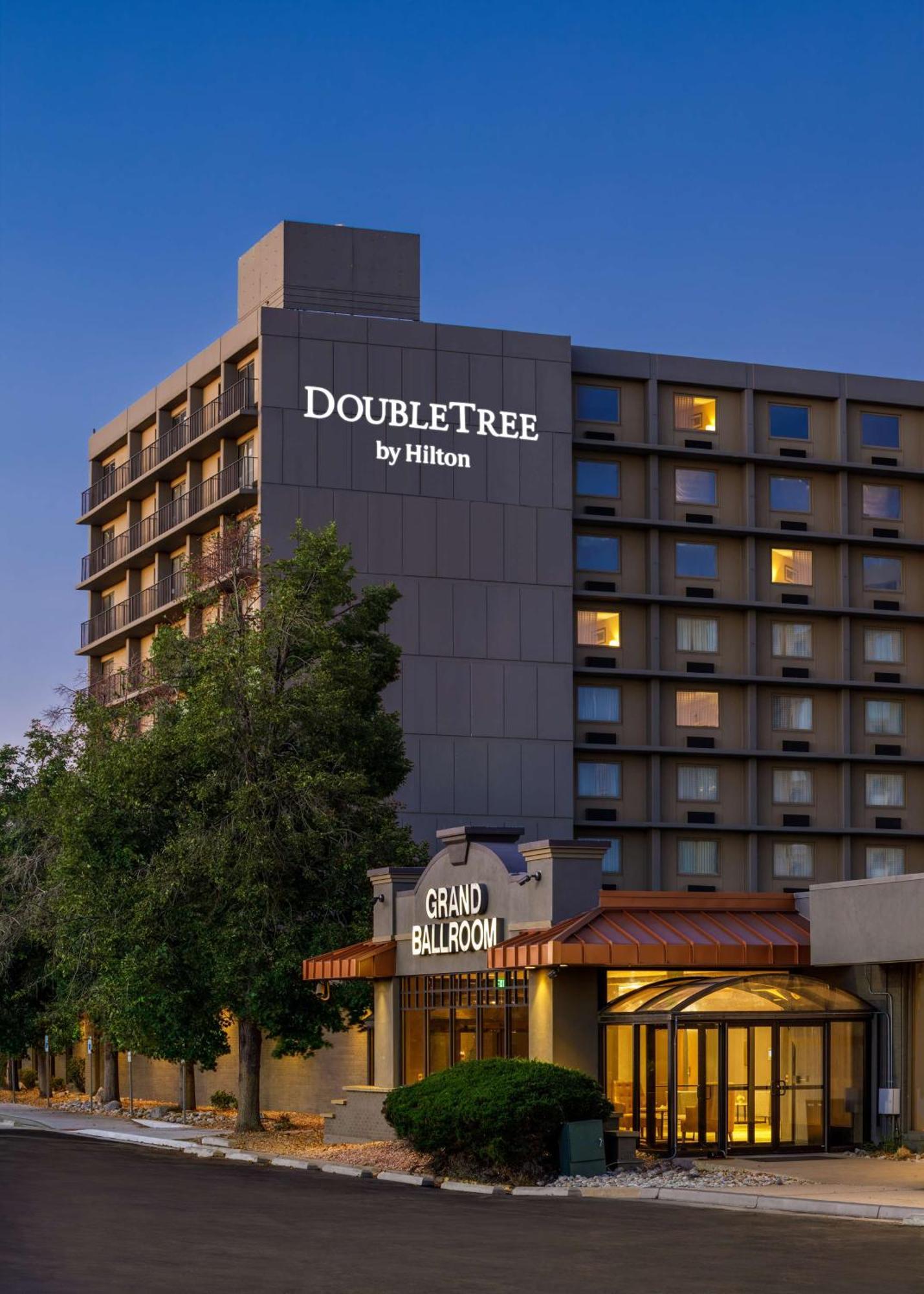 Doubletree By Hilton Hotel Denver Exterior photo